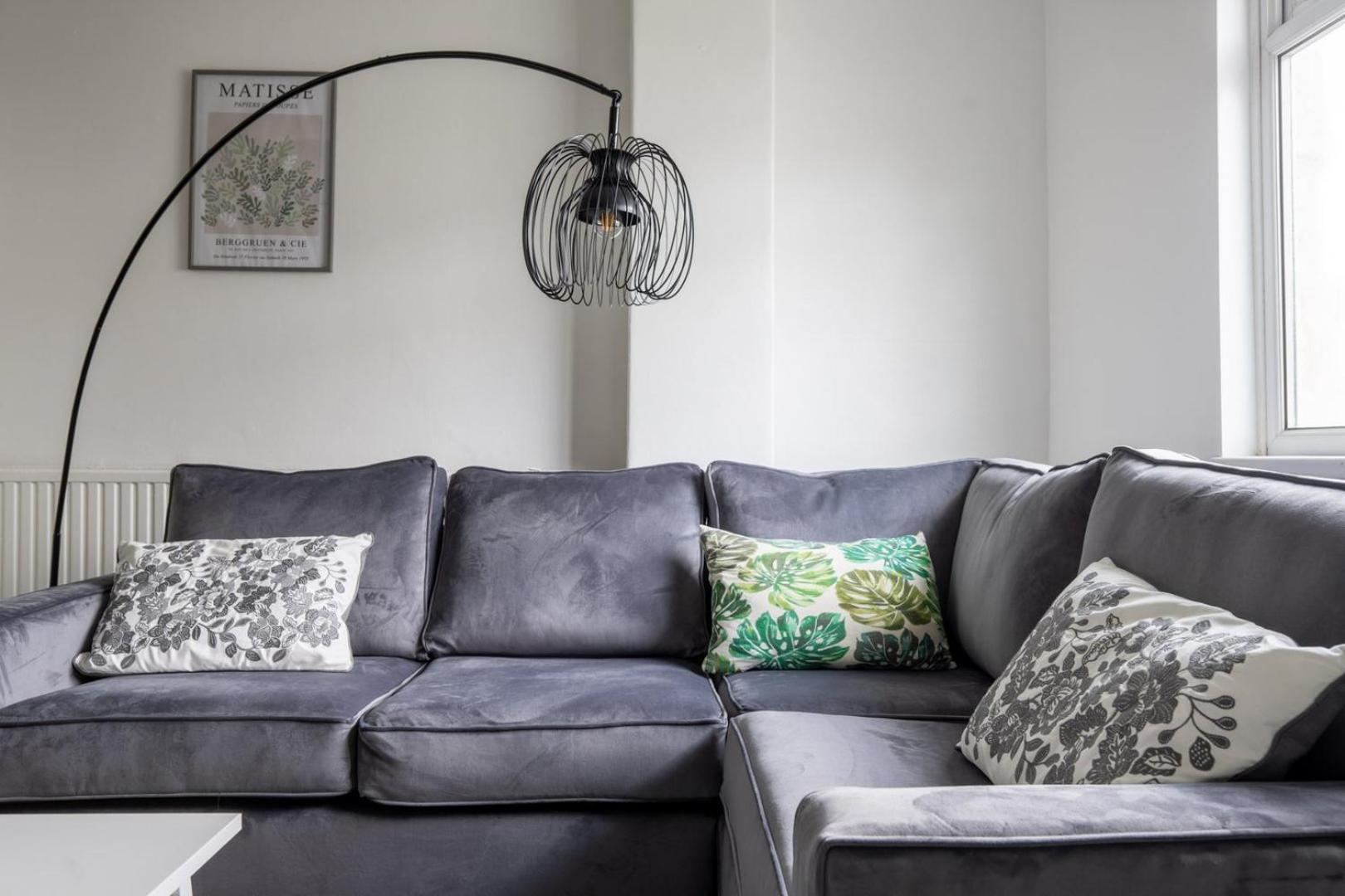 Spacious 4-bedroom | Pool Table Guest house