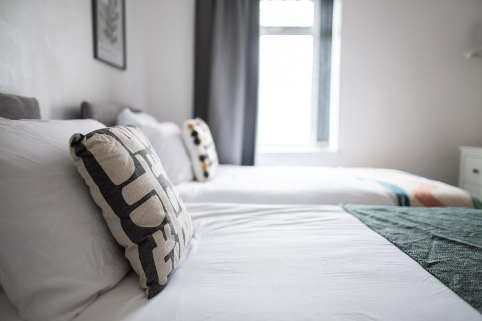 Guest house Spacious 4-bedroom | Pool Table *