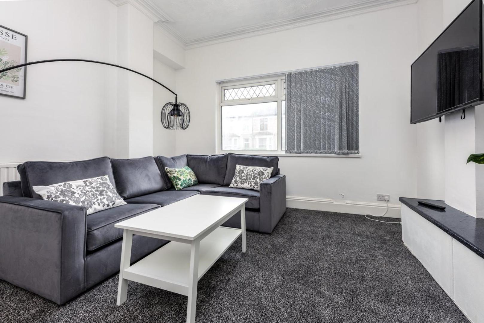 Spacious 4-bedroom | Pool Table *