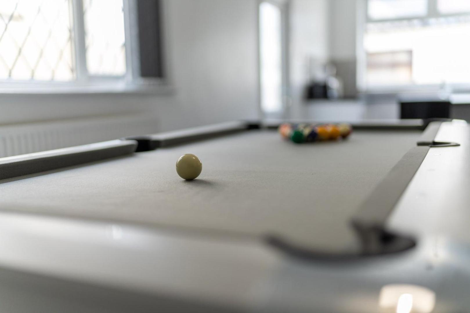 Spacious 4-bedroom | Pool Table