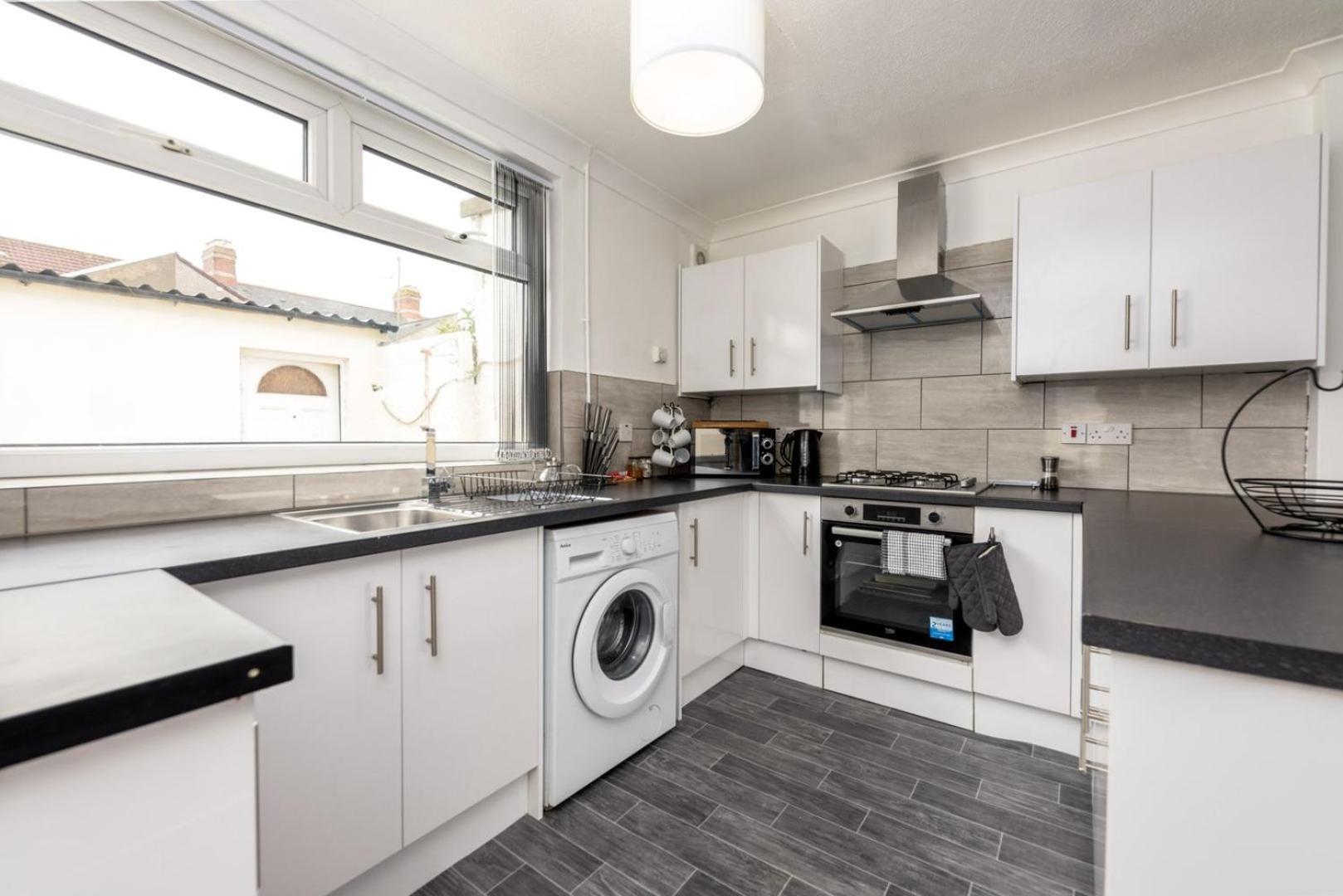 Spacious 4-bedroom | Pool Table * Cardiff