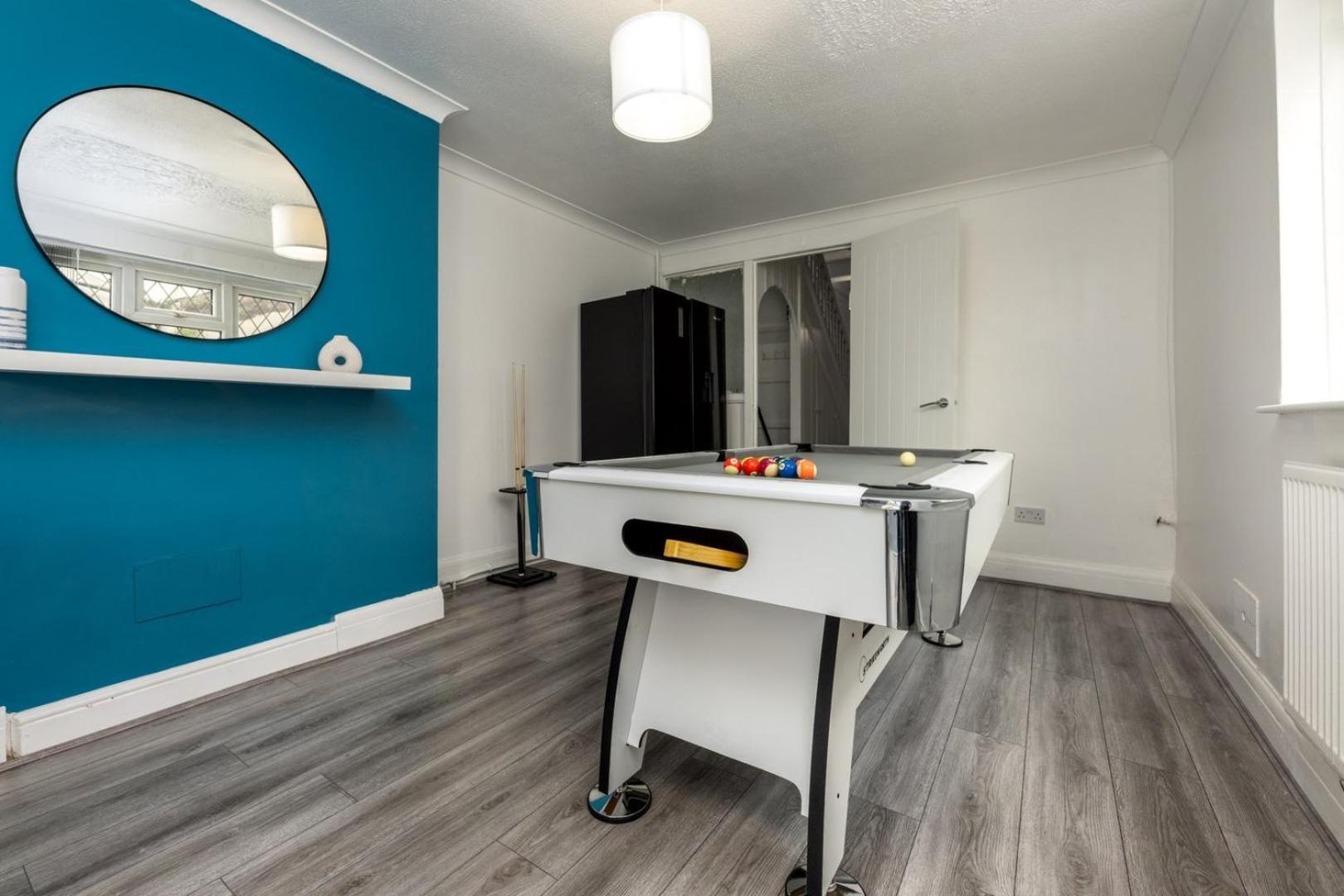Guest house Spacious 4-bedroom | Pool Table *